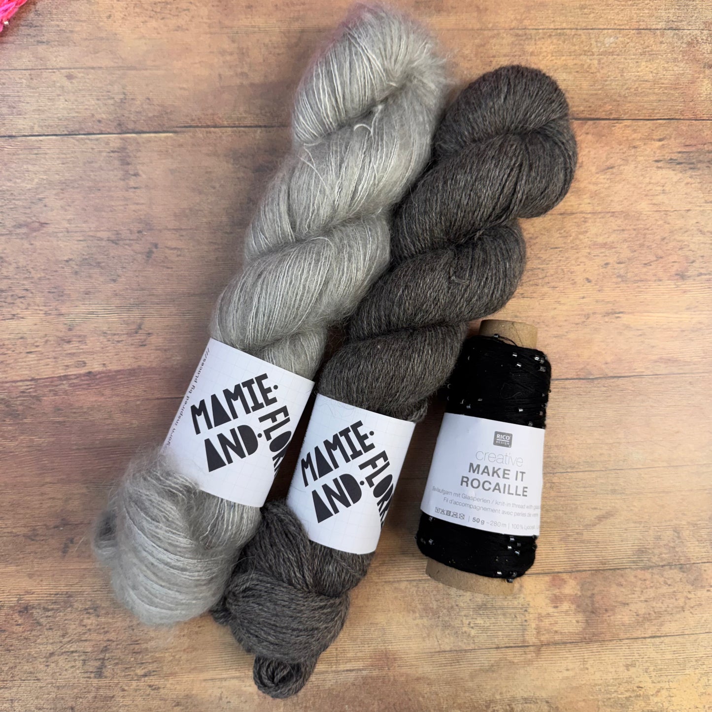 Easy Textured Bandana Kit  - Luxury Undyed 4ply, Morning Mist at Combs Mohair and Black Rocaille Beads
