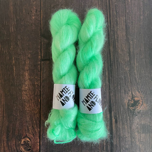 Yego Scooters ved Triumfbuen - Kid Silk Mohair